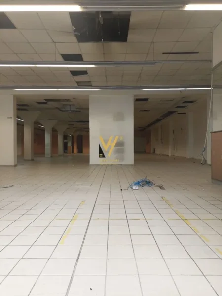 Tirane, jepet me qera dyqan Kati 0, 600 m² 15.000 € (RRUGA E KAVAJES)