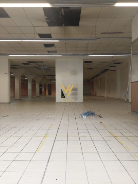 Tirane, jepet me qera dyqan Kati 0, 600 m² 15.000 € (RRUGA E KAVAJES)