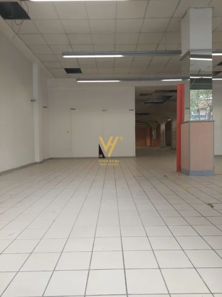 Tirane, jepet me qera dyqan Kati 0, 600 m² 15.000 € (RRUGA E KAVAJES)