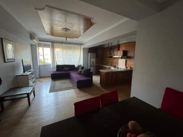 Tirane, jepet me qera apartament 3+1+Ballkon Kati 2, 600 m² 600 € (Oxhaku)