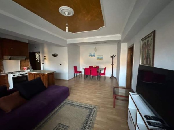 Tirane, jepet me qera apartament 3+1+Ballkon Kati 2, 600 m² 600 € (Oxhaku)