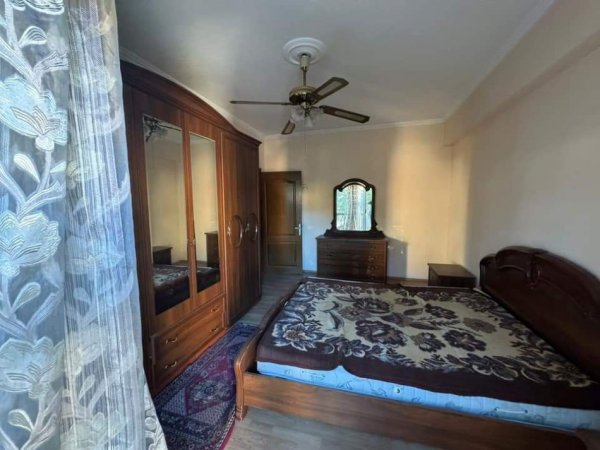 Tirane, jepet me qera apartament 3+1+Ballkon Kati 2, 600 m² 600 € (Oxhaku)