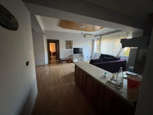 Tirane, jepet me qera apartament 3+1+Ballkon Kati 2, 600 m² 600 € (Oxhaku)