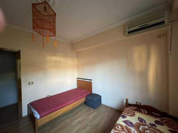 Tirane, jepet me qera apartament 3+1+Ballkon Kati 2, 600 m² 600 € (Oxhaku)
