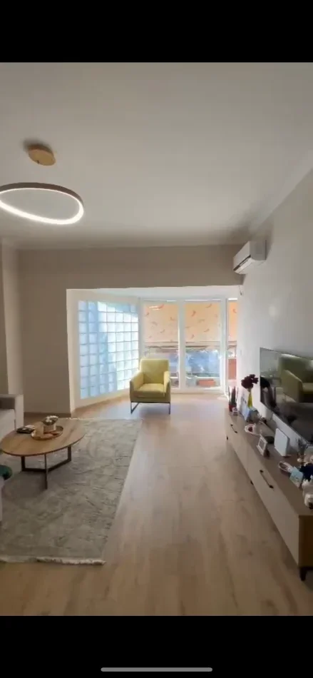 Tirane, jepet me qera apartament 1+1+Ballkon , 