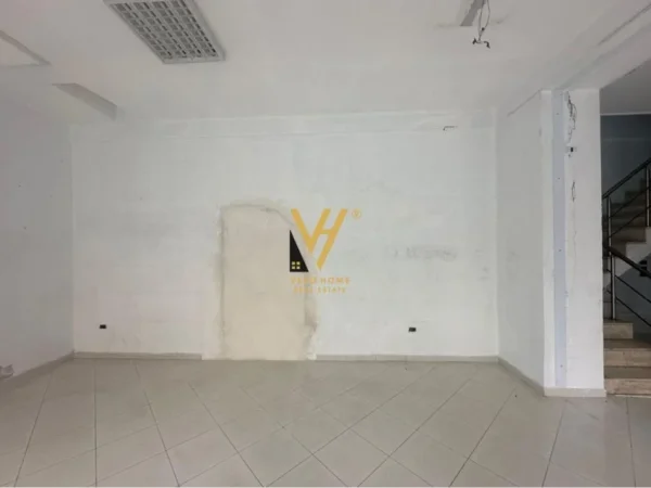 Tirane, jepet me qera ambjent biznesi Kati 0, 225 m² 2.300 € (RRUGA DRITAN HOXHA)