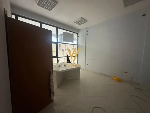 Tirane, jepet me qera ambjent biznesi Kati 0, 225 m² 2.300 € (RRUGA DRITAN HOXHA)
