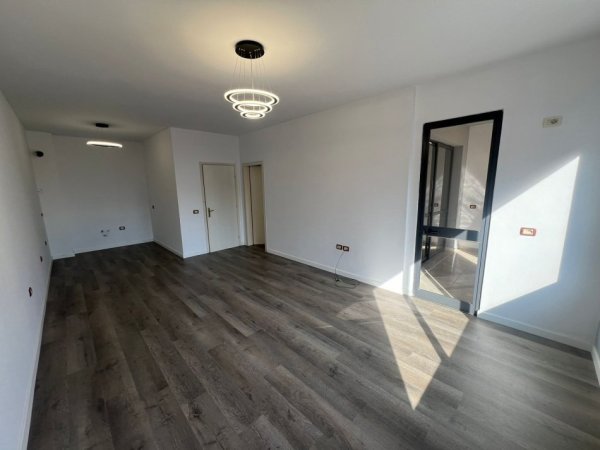 Tirane, shitet apartament 1+1+Aneks+Ballkon Kati 5, 68 m² 92.000 € (astir)