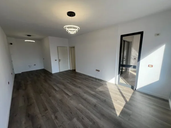 Tirane, shitet apartament 1+1+Aneks+Ballkon Kati 5, 68 m² 92.000 € (astir)