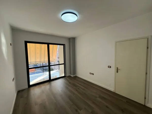 Tirane, shitet apartament 1+1+Aneks+Ballkon Kati 5, 68 m² 92.000 € (astir)