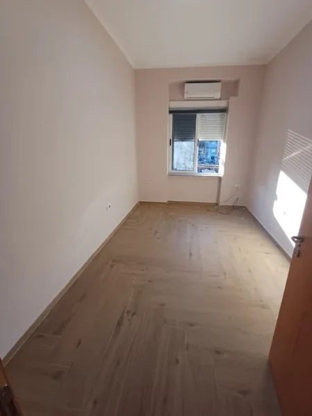 Tirane, jepet me qera zyre Kati 2, 76 m² 700 € 