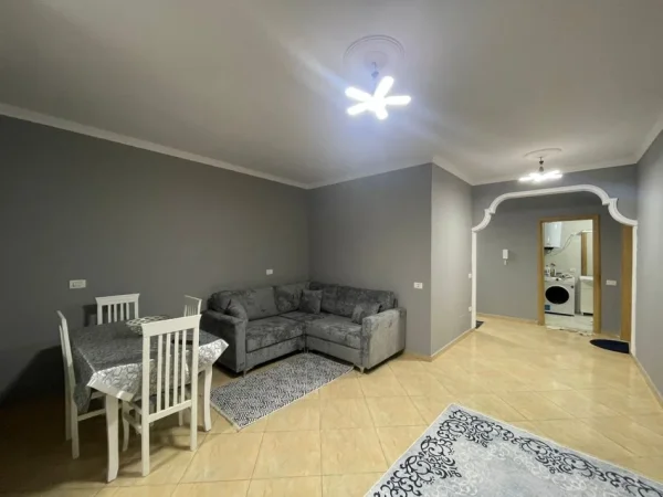 Tirane, jepet me qera apartament 2+1+Ballkon Kati 1, 100 m² 700 € (Don Bosko)