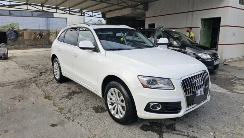 Tirane, shitet makine Audi Q5 2.0 tfsi Gaz/Benzin Benzin+Gaz, e bardhë automatik Klima 20.000 km 16.000 €