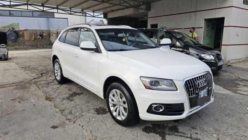 Tirane, shitet makine Audi Q5 2.0 tfsi Gaz/Benzin Benzin+Gaz, e bardhë automatik Klima 20.000 km 16.000 €