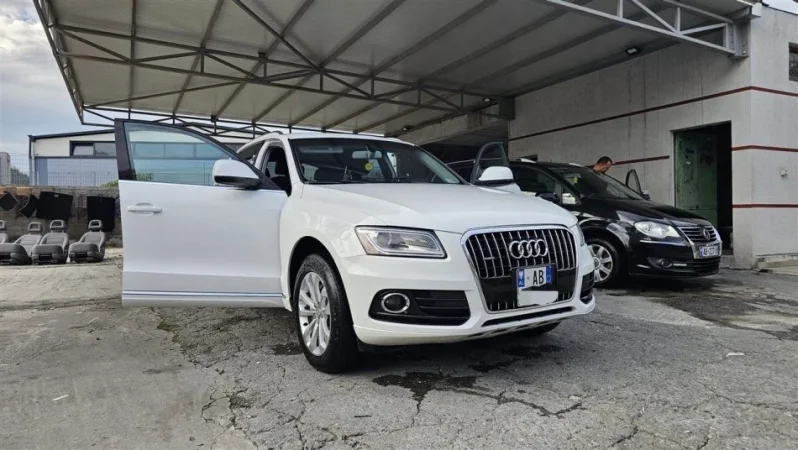 Tirane, shitet makine Audi Q5 2.0 tfsi Gaz/Benzin Benzin+Gaz, e bardhë automatik Klima 20.000 km 16.000 €