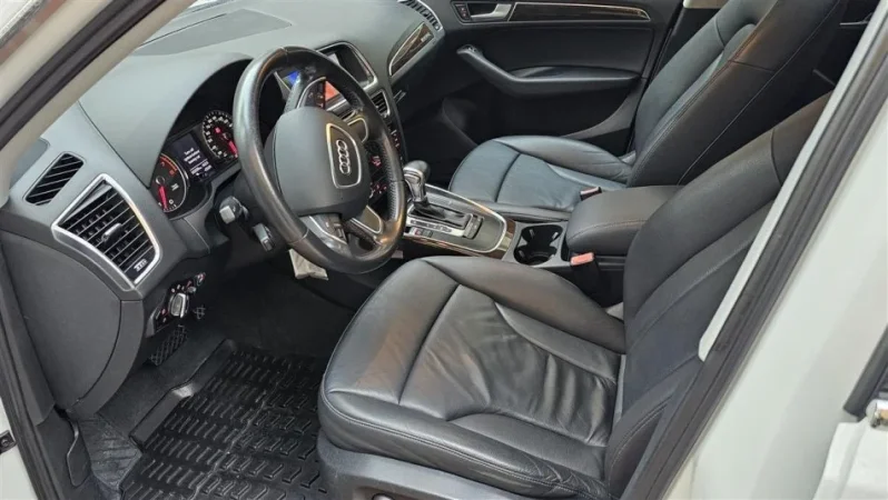 Tirane, shitet makine Audi Q5 2.0 tfsi Gaz/Benzin Benzin+Gaz, e bardhë automatik Klima 20.000 km 16.000 €