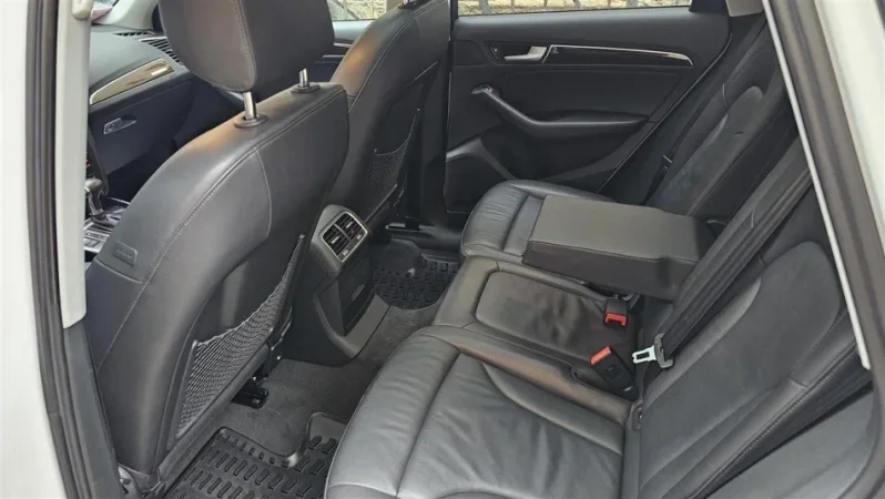 Tirane, shitet makine Audi Q5 2.0 tfsi Gaz/Benzin Benzin+Gaz, e bardhë automatik Klima 20.000 km 16.000 €