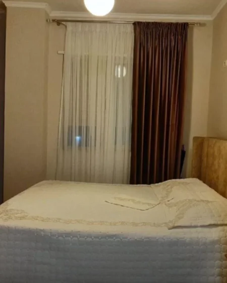 Tirane, jepet me qera apartament 3+1 Kati 1, 100 m² 1.000 € (Kopshti Zoologjik)