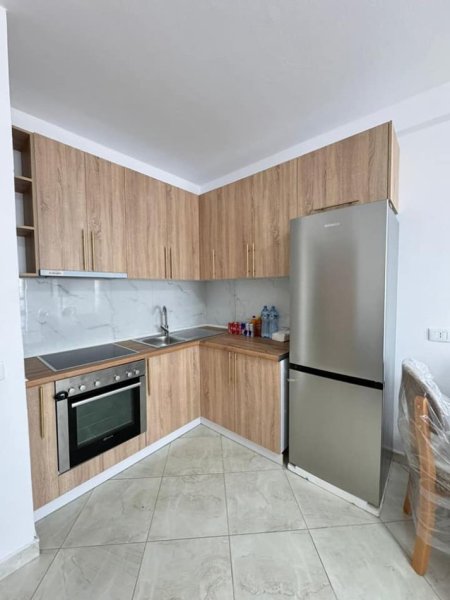 Durres, jepet me qera apartament 2+1 Kati 5, 400 € (STADIUMI DURRES!)