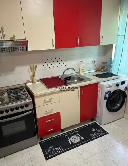 Tirane, jepet me qera apartament 1+1 Kati 1, 70 m² 550 € (BRRYLI)