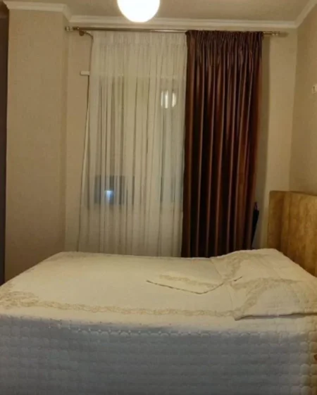 Tirane, jepet me qera apartament 3+1 Kati 1, 100 m² 1.000 € (Kopeshti Zoologjik)