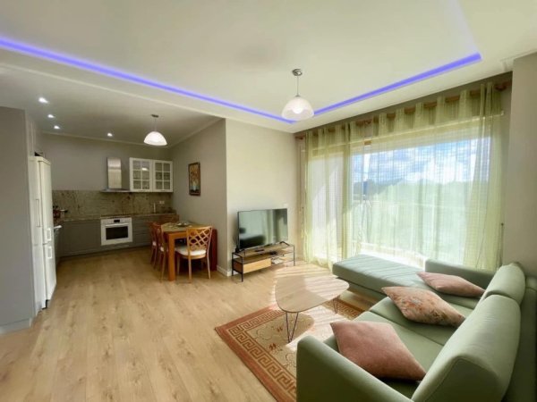 Tirane, jepet me qera apartament 2+1 , 120 m² 1.200 € (Bllok)