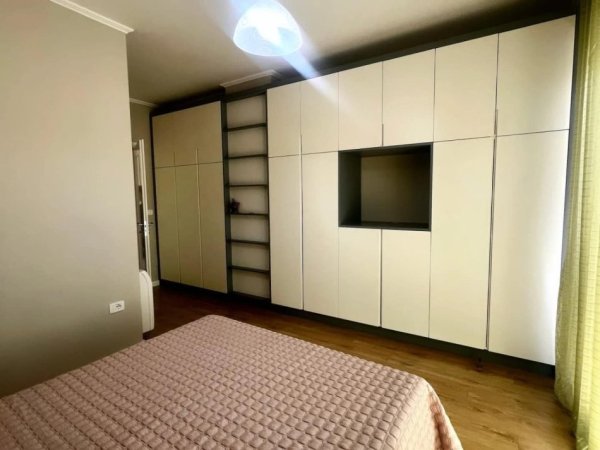 Tirane, jepet me qera apartament 2+1 , 120 m² 1.200 € (Bllok)