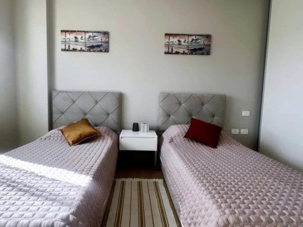 Tirane, jepet me qera apartament 2+1 , 120 m² 1.200 € (Bllok)