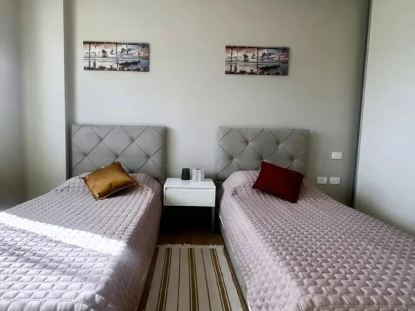 Tirane, jepet me qera apartament 2+1 , 120 m² 1.200 € (Bllok)