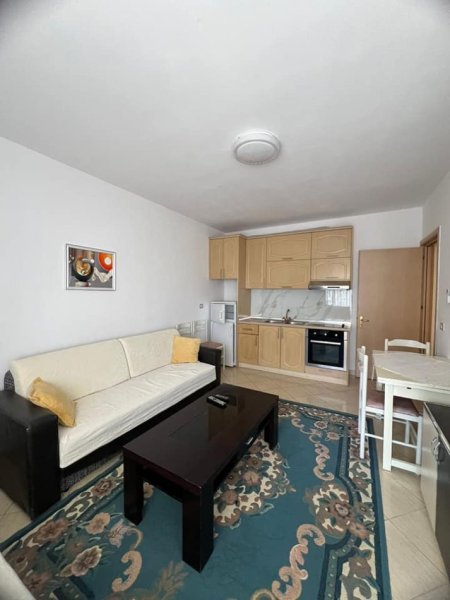 Durres, jepet me qera apartament 2+1 Kati 4, 400 € (PLAZH AFER ADRIATIKUT!)