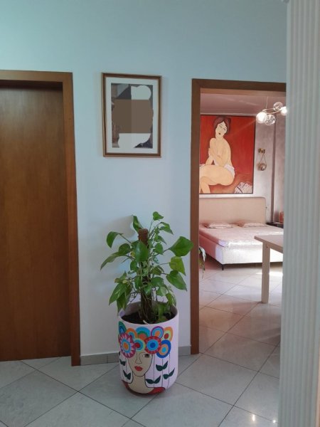 Vlore, jap me qera vjetore/afatgjate apartament 1+1 i mobiluar