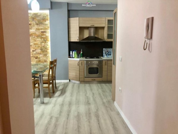 Tirane, jepet me qera apartament 2+1 Kati 5, 80 m² 650 € (Rruga Kavajes)
