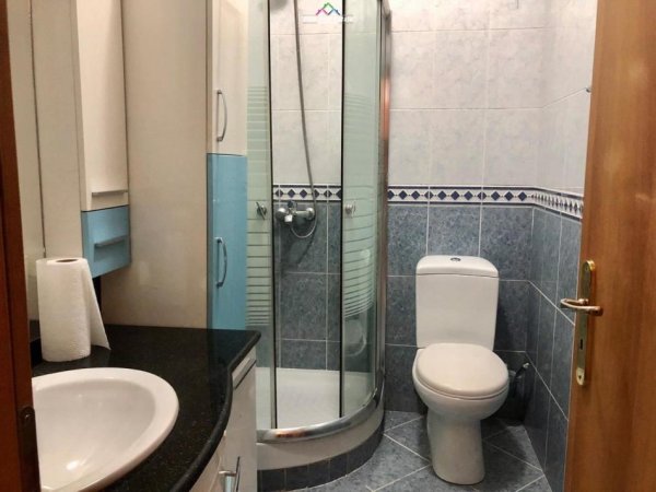 Tirane, jepet me qera apartament 2+1 Kati 5, 80 m² 650 € (Rruga Kavajes)