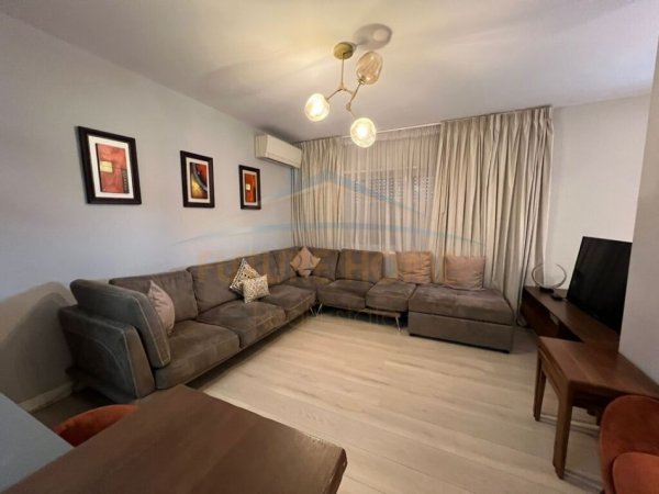 Tirane, jepet me qera apartament 2+1 Kati 3, 105 m² 650 € (Ish-Parku i Autobuzave)