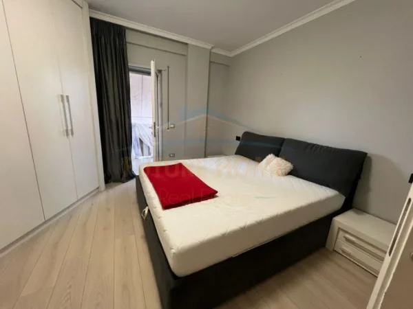 Tirane, jepet me qera apartament 2+1 Kati 3, 105 m² 650 € (Ish-Parku i Autobuzave)