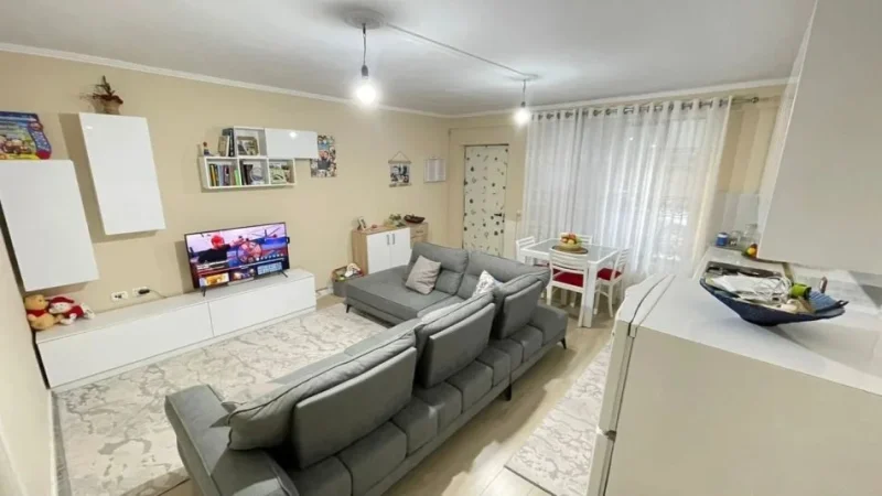 Tirane, jepet me qera apartament 1+1 , 70 m² 420 € (Jordan Misja)