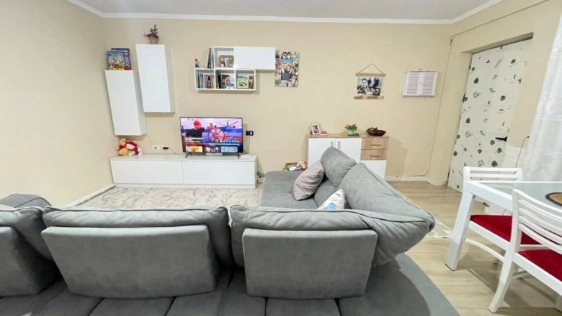 Tirane, jepet me qera apartament 1+1 , 70 m² 420 € (Jordan Misja)