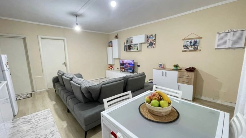 Tirane, jepet me qera apartament 1+1 , 70 m² 420 € (Jordan Misja)