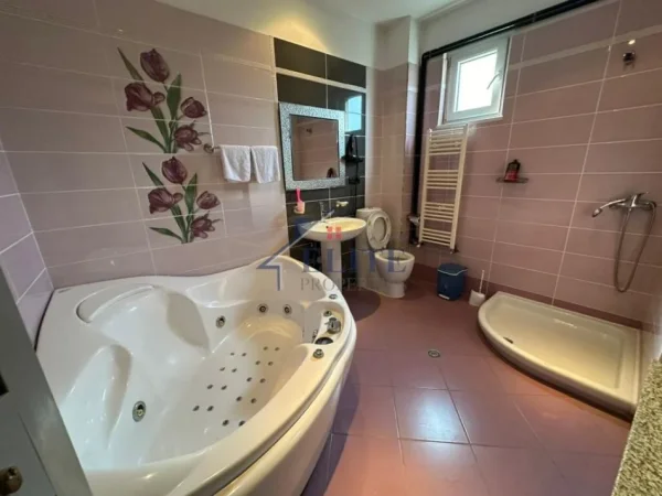 Tirane, shitet hotel , 2.400 m² 900.000 € (Vaqarr)