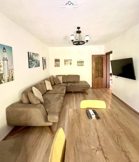Tirane, jepet me qera apartament 1+1+Ballkon Kati 5, 60 m² 550 € (Mine Peza)