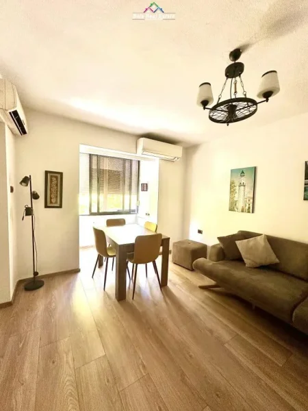Tirane, jepet me qera apartament 1+1+Ballkon Kati 5, 60 m² 550 € (Mine Peza)
