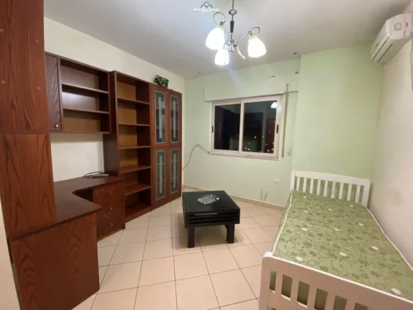 Tirane, jepet me qera apartament 3+1 Kati 3, 120 m² 550 € (ali demi)