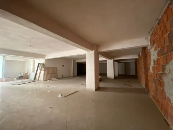 Tirane, shitet ambjent biznesi Kati 0, 310 m² 325.000 € (Rruga Sotir Caci)