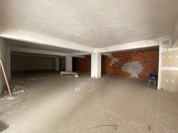 Tirane, shitet ambjent biznesi Kati 0, 310 m² 325.000 € (Rruga Sotir Caci)