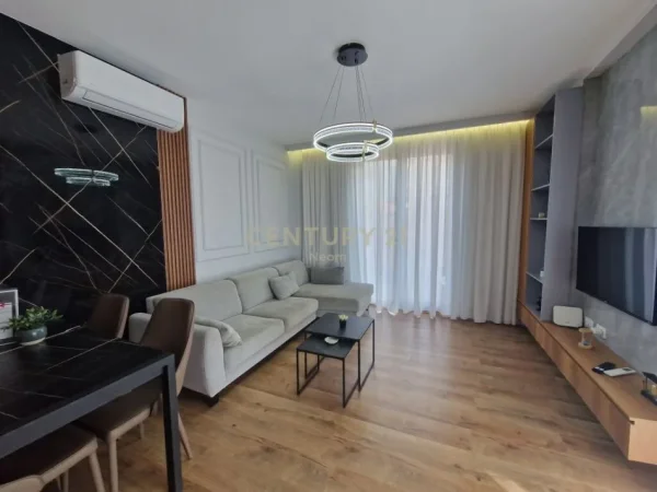 Tirane, shes apartament 1+1+Aneks+Ballkon Kati 1, 88 m² 196.000 € (Pazari i Ri)