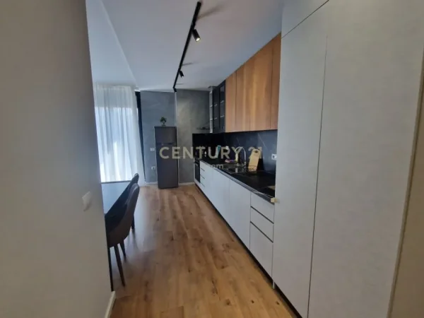 Tirane, shes apartament 1+1+Aneks+Ballkon Kati 1, 88 m² 196.000 € (Pazari i Ri)