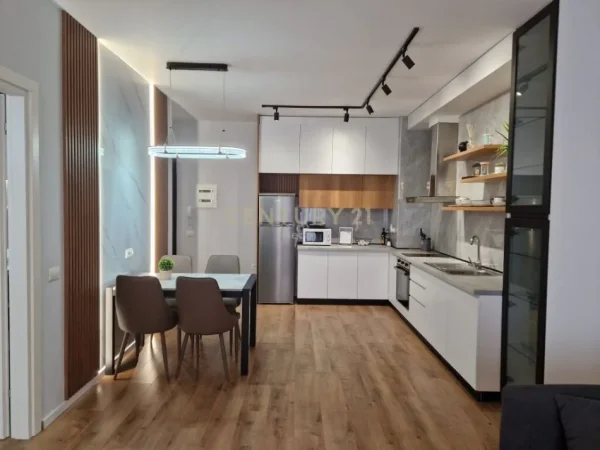 Tirane, shes apartament 1+1+Aneks+Ballkon Kati 1, 71 m² 177.500 € (Pazari i Ri)