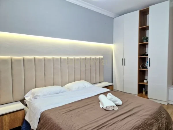 Tirane, shes apartament 1+1+Aneks+Ballkon Kati 1, 71 m² 177.500 € (Pazari i Ri)