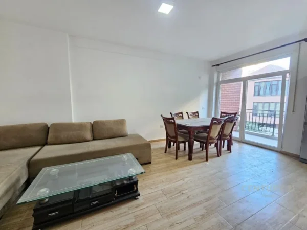 Tirane, shes apartament 1+1+Aneks+Ballkon Kati 1, 84 m² 134.000 € (Rruga 5 Maji)
