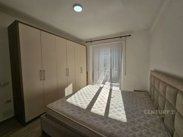 Tirane, shes apartament 1+1+Aneks+Ballkon Kati 1, 84 m² 134.000 € (Rruga 5 Maji)